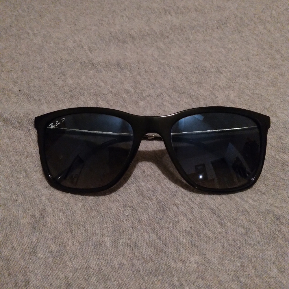 Ray Ban polarized sunglasses 😎